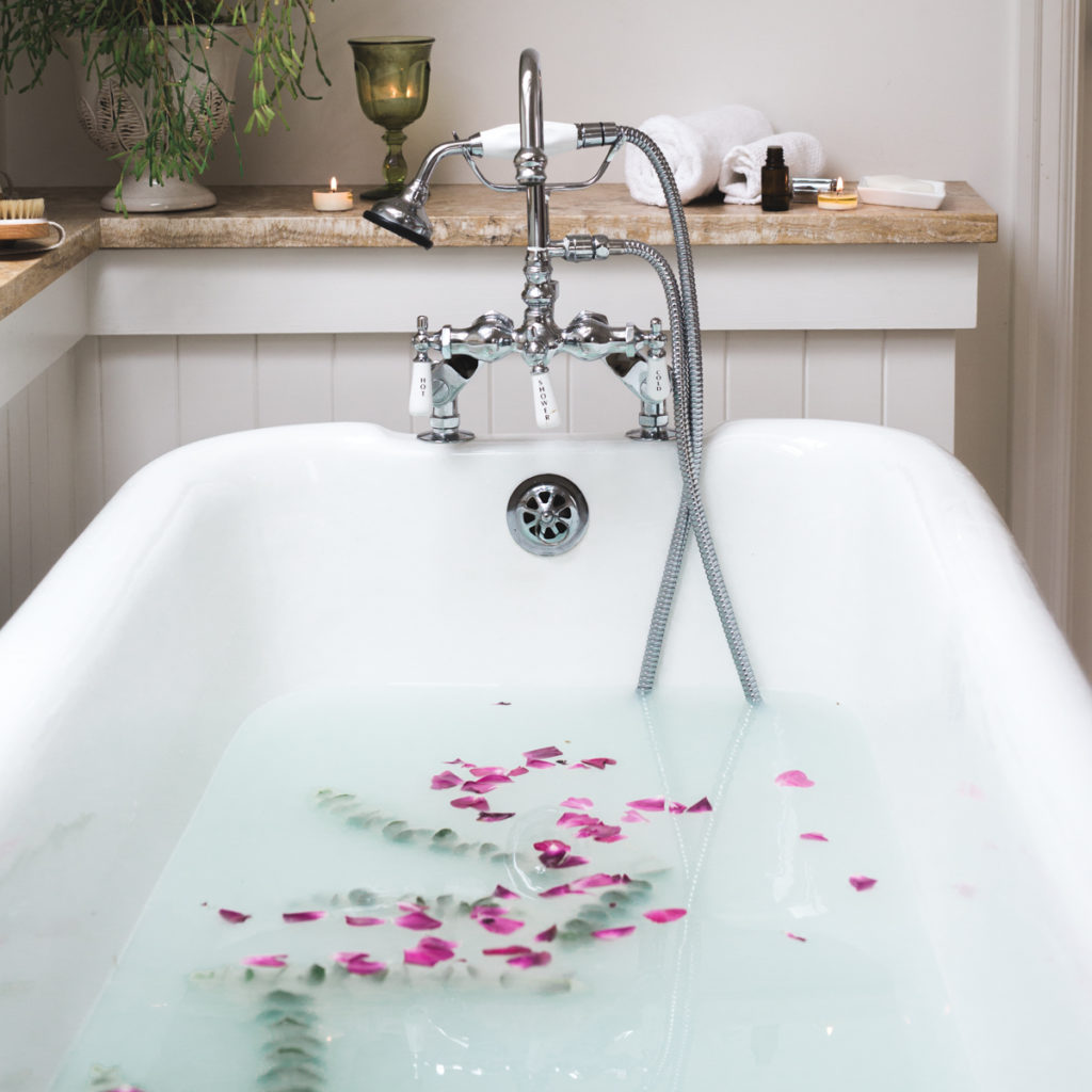 5 Things Everyone Should Know about Detox Baths